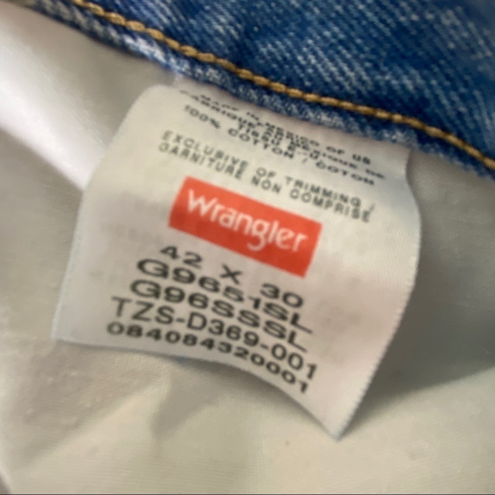 Wrangler mid wash 42X30 - Picture 9 of 11